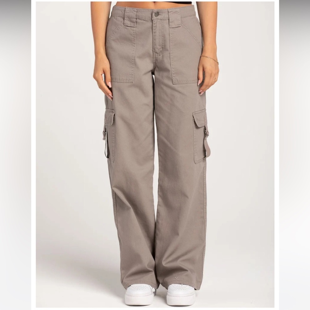 ✨ RSQ (Tilly’s) Womens Mid Rise Cargo Tape Pocket Twill Pants - NWT✨